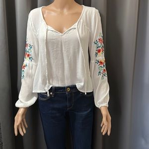 Cute Hollister Boho Top with Floral Embroidered Long Sleeves Sz Medium